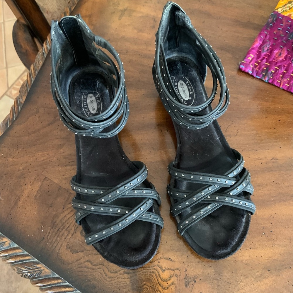 Dr. Scholl’s comfortable sandals.